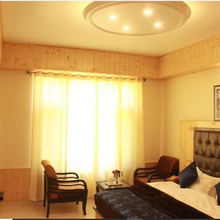 Hotel Bodh International Manāli Екстериор снимка