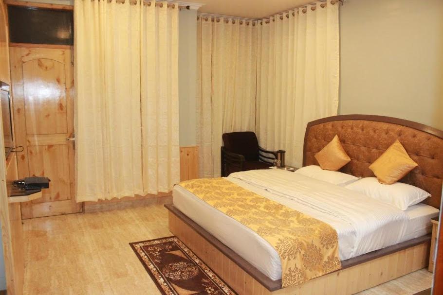 Hotel Bodh International Manāli Екстериор снимка